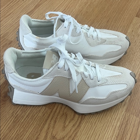 New Balance 327 Salt & Sand Women’s 6.5 - Picture 2 of 11